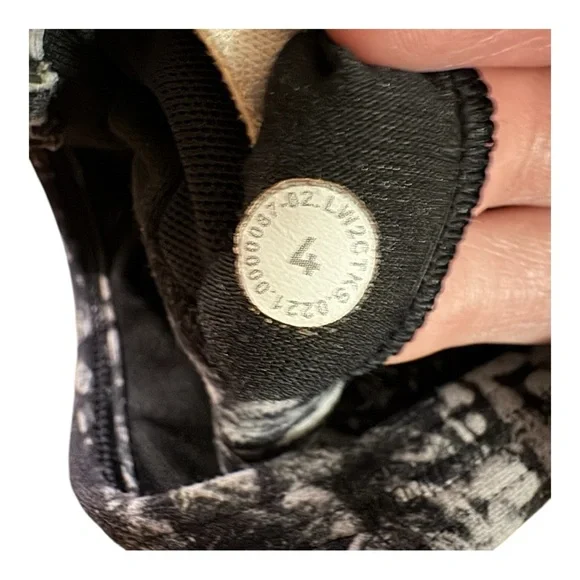 Lululemon Flow Y Bra Nulu Lt Sup A–C Cups, Blossom Overlay Starlight Multi, Sz 4 - Picture 7 of 7